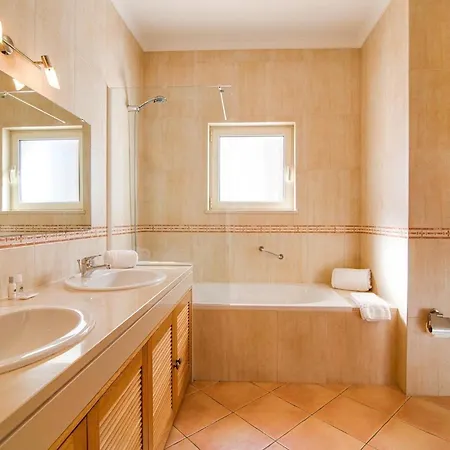 Sleeps 8 With Pool And Parking アルブフェイラ