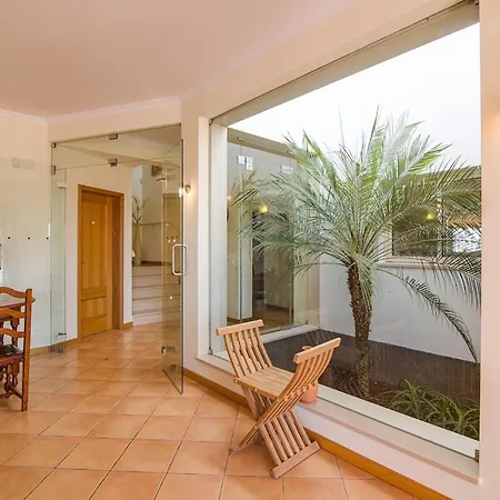 ヴィラ Sleeps 8 With Pool And Parking