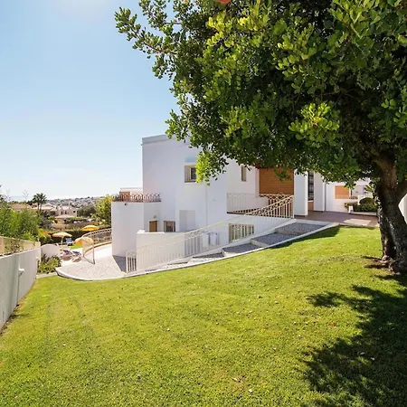 Sleeps 8 With Pool And Parking Albufeira